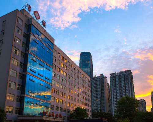 上海代生在哪个位置,上海仁济医院试管哪个医生好些呢？-试管婴儿囊胚成功率